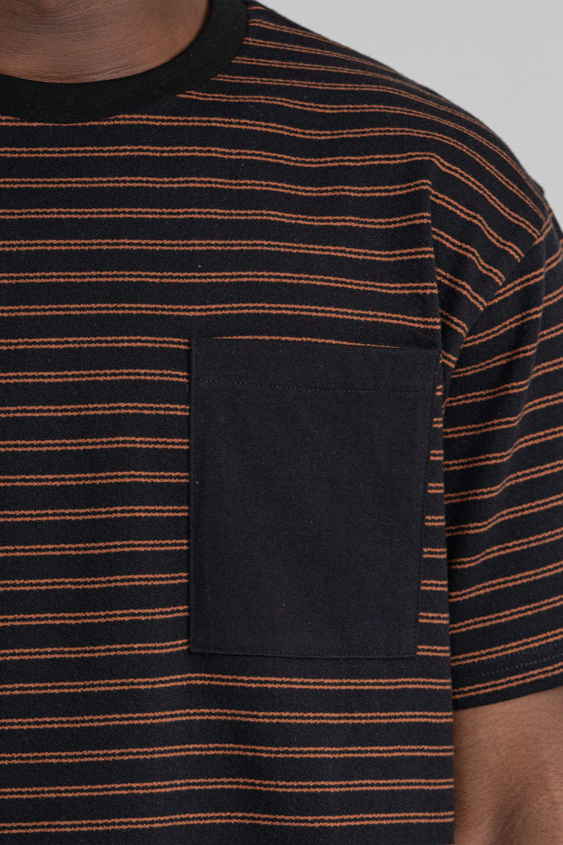 CONTRAST STRIPE T SHIRT