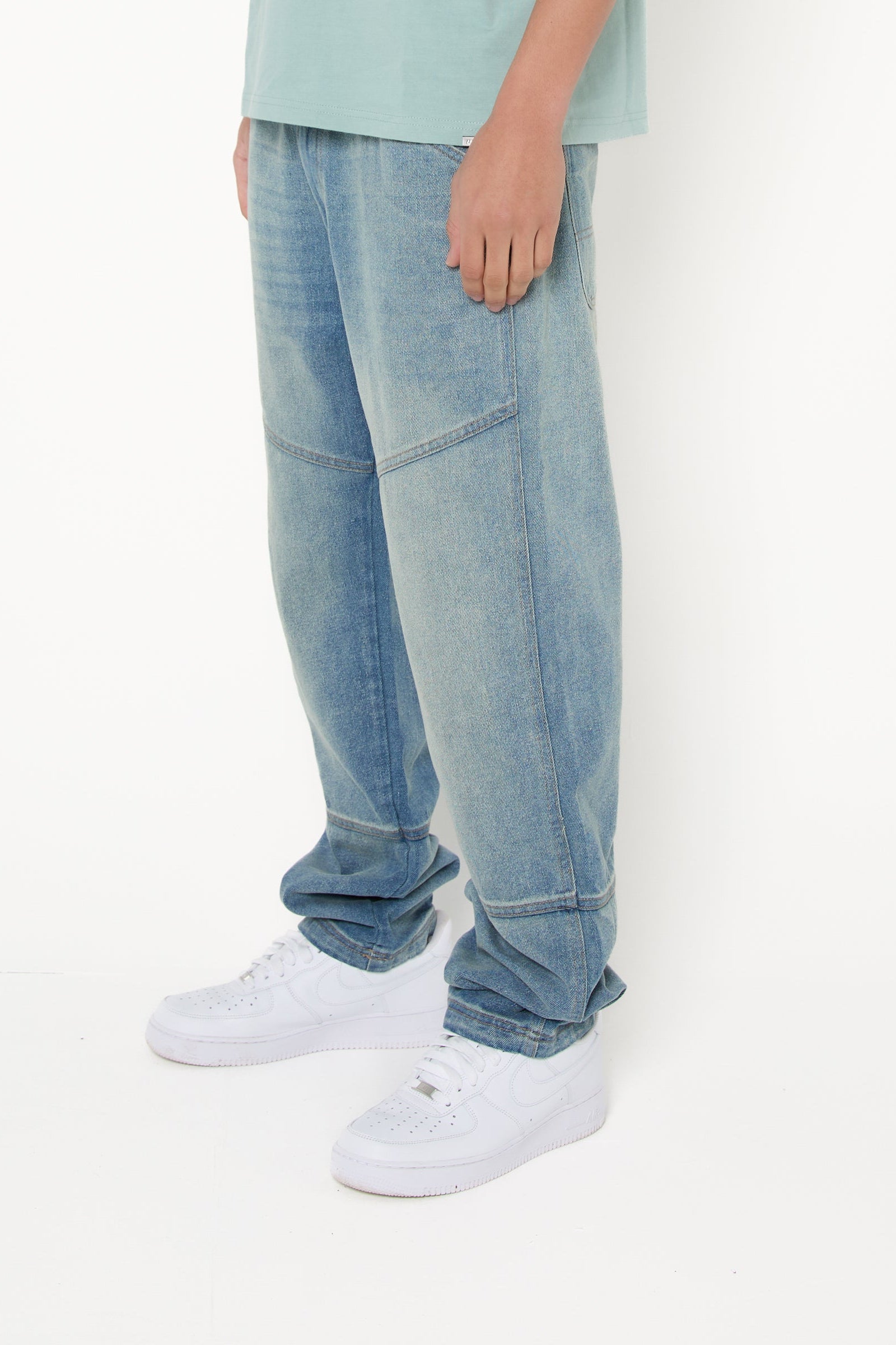 RELAXED FIT CUT AND SEW PANEL DENIM