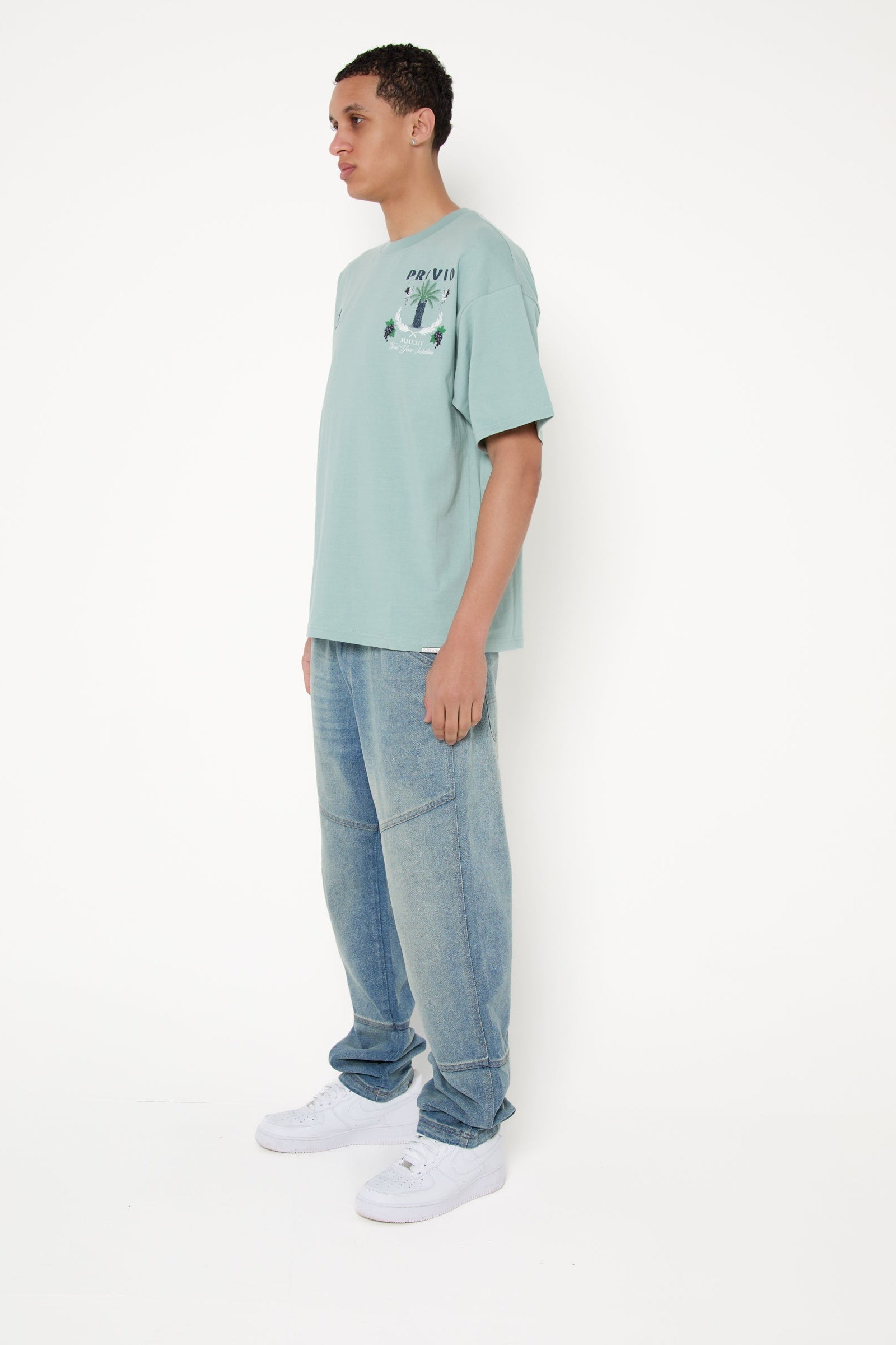 RELAXED FIT CUT AND SEW PANEL DENIM