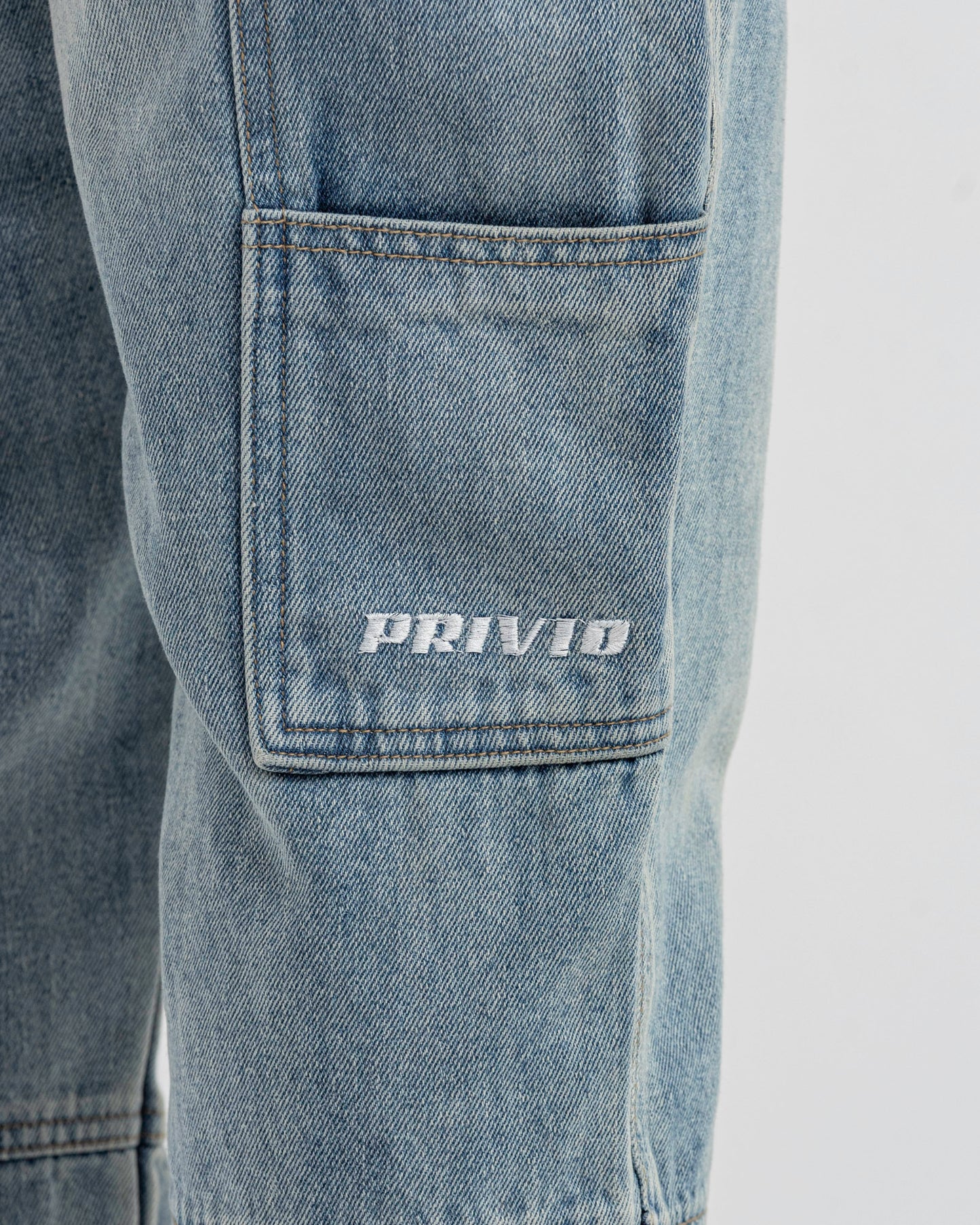 RELAXED FIT CUT AND SEW PANEL DENIM