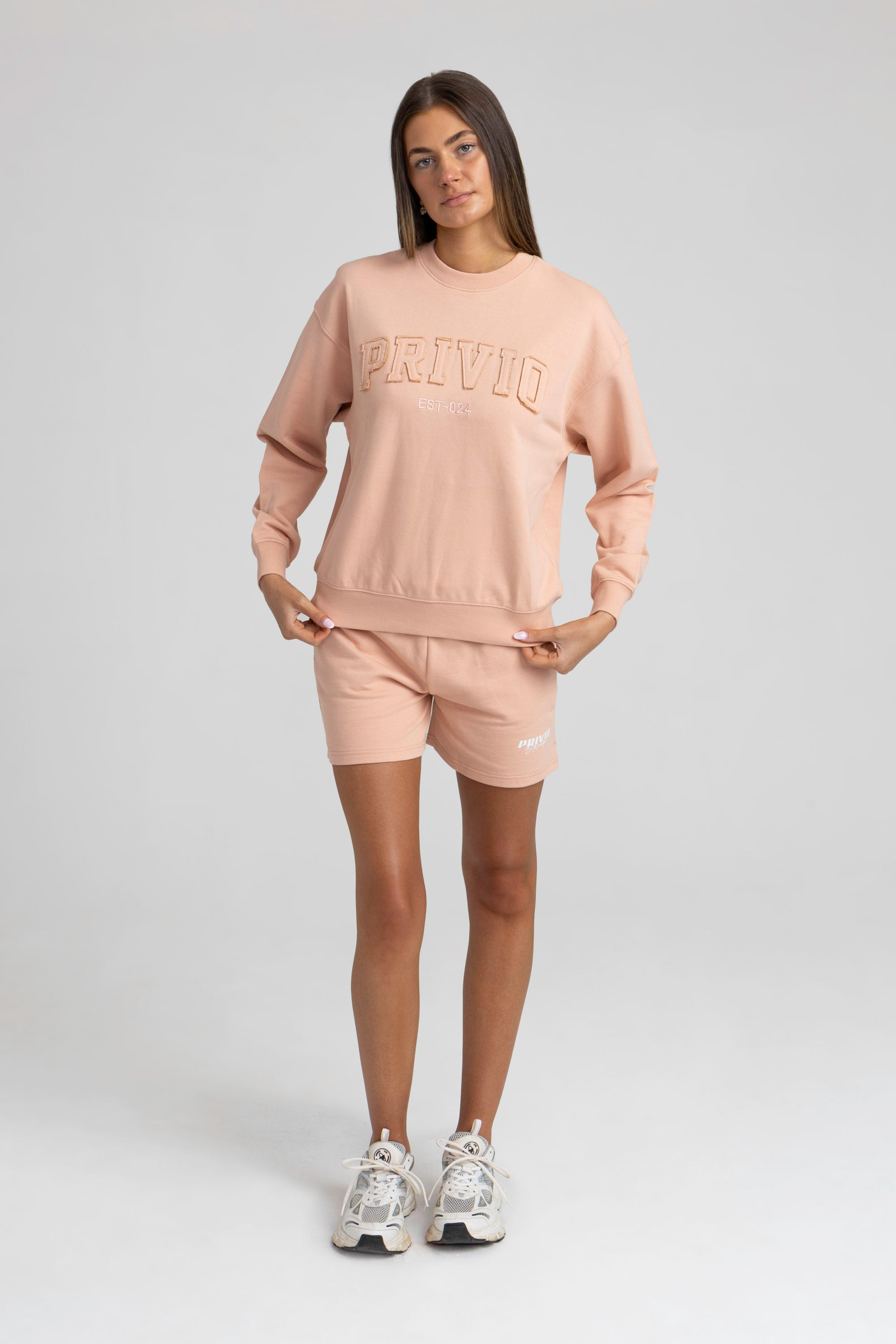 PRIVIO APPLIQUE SWEATSHIRT