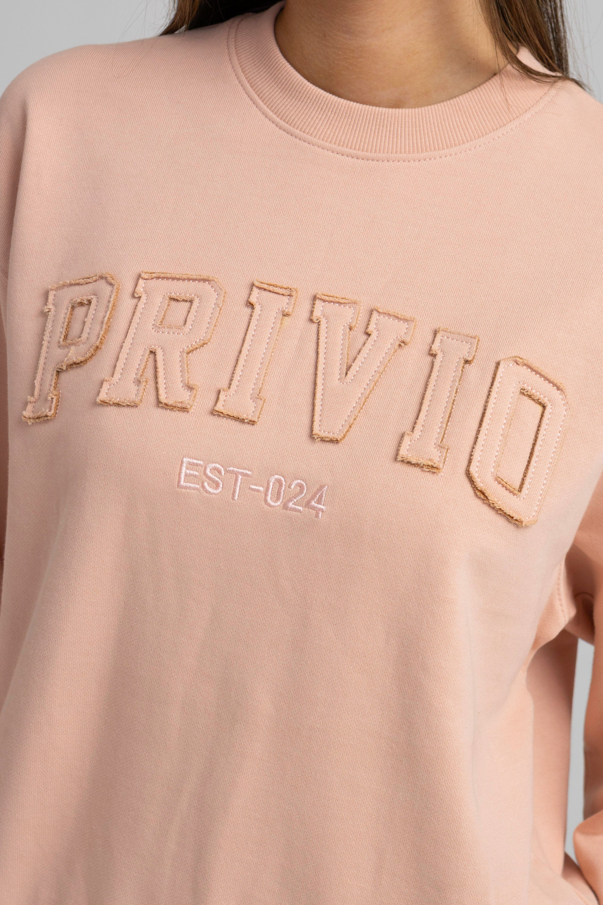 PRIVIO APPLIQUE SWEATSHIRT
